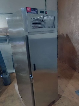 Refrigerador Vertical em Aço Inox